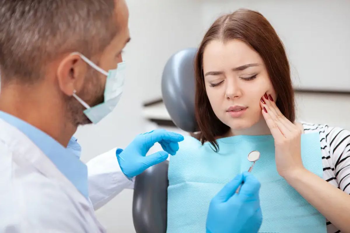 recognizing dental emergency symptoms for a toothache