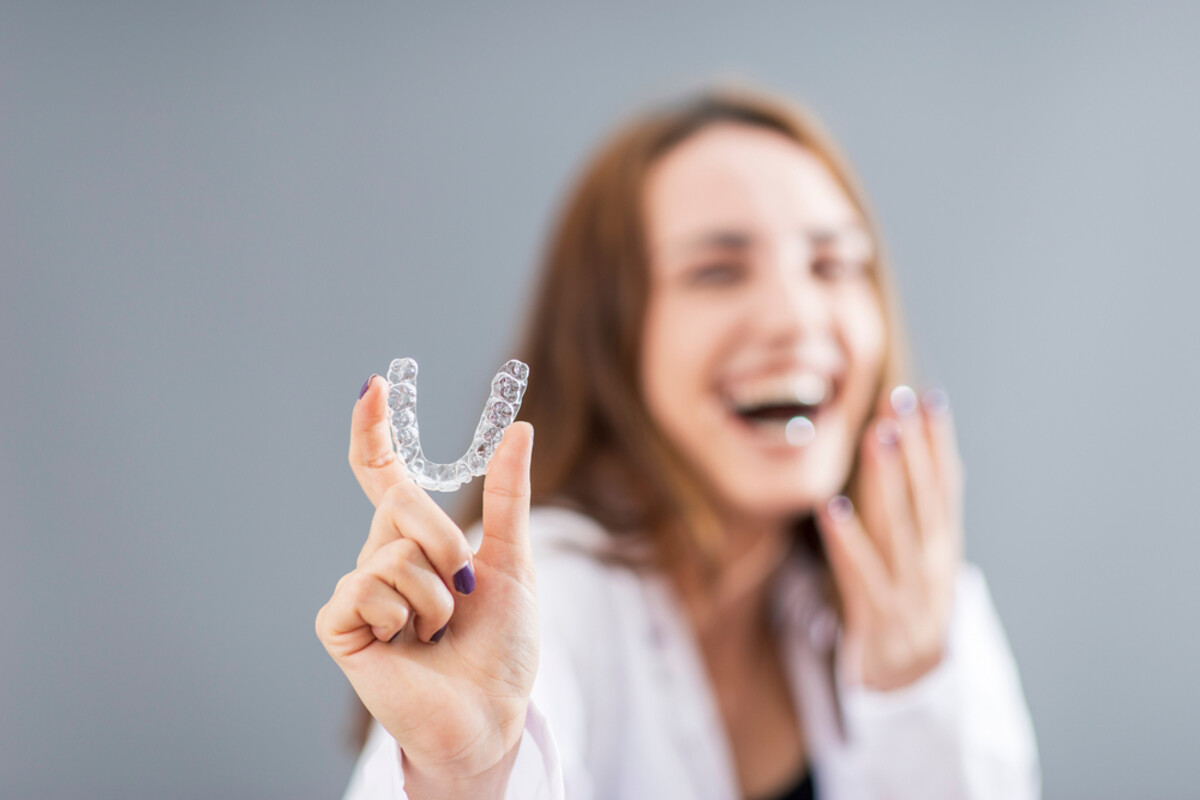 how many hours a day should i wear my invisalign aligners?